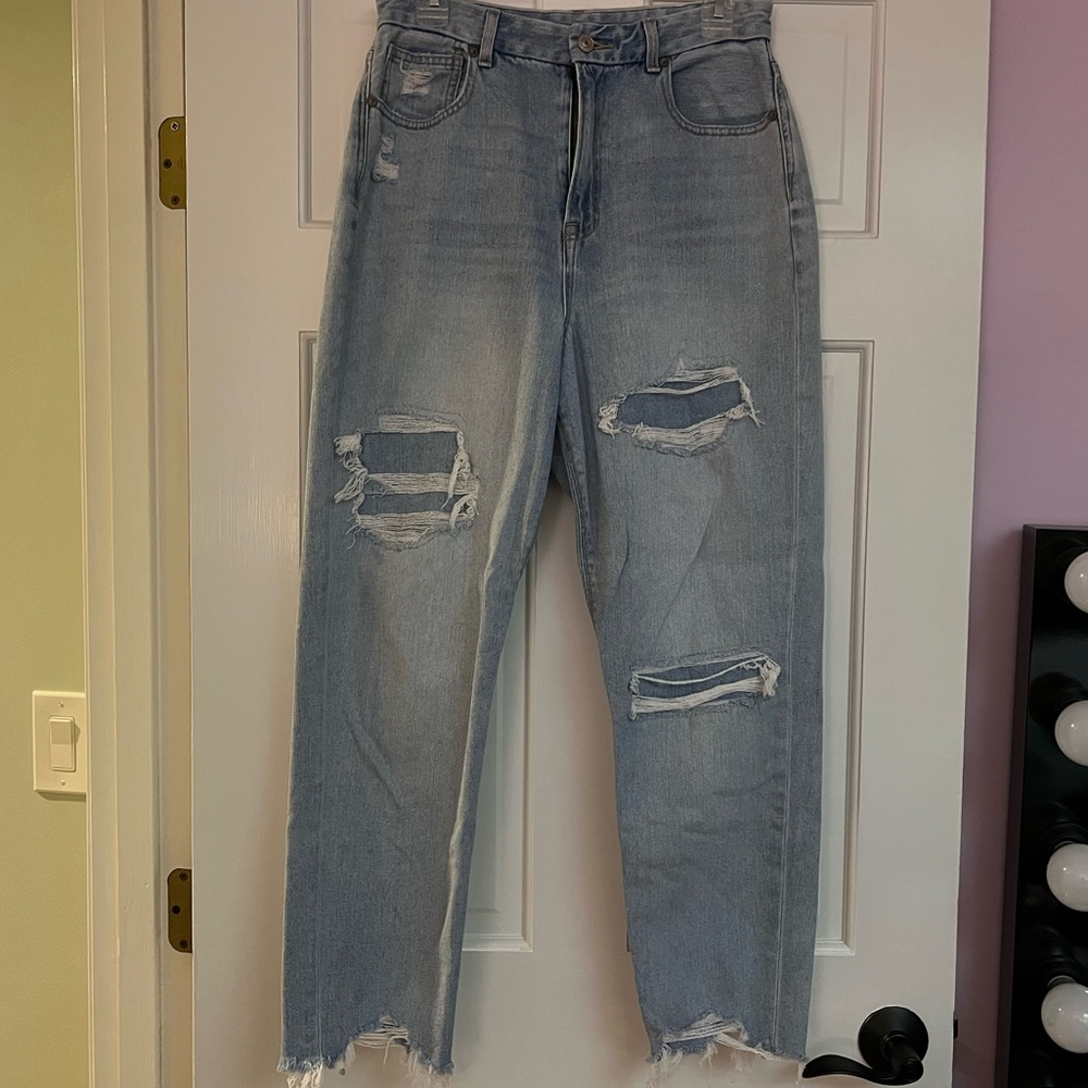 American Eagle Super High Rise Curvy Mom Jeans